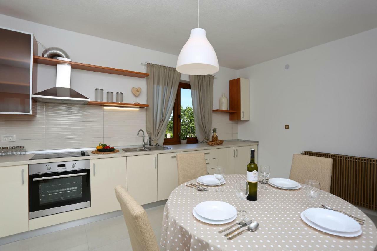 Apartament House Pauline Labin  Zewnętrze zdjęcie