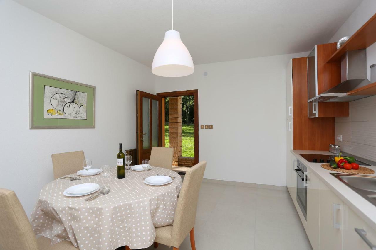 Apartament House Pauline Labin  Zewnętrze zdjęcie